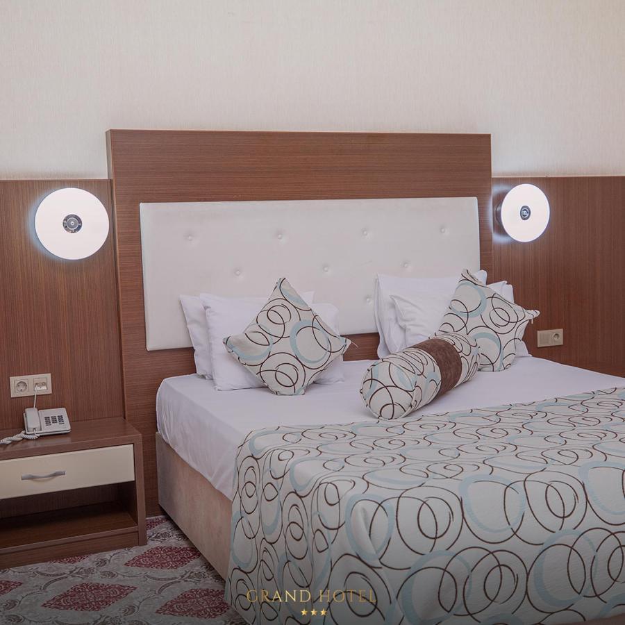 Grand Nakhchivan Hotel Bagian luar foto