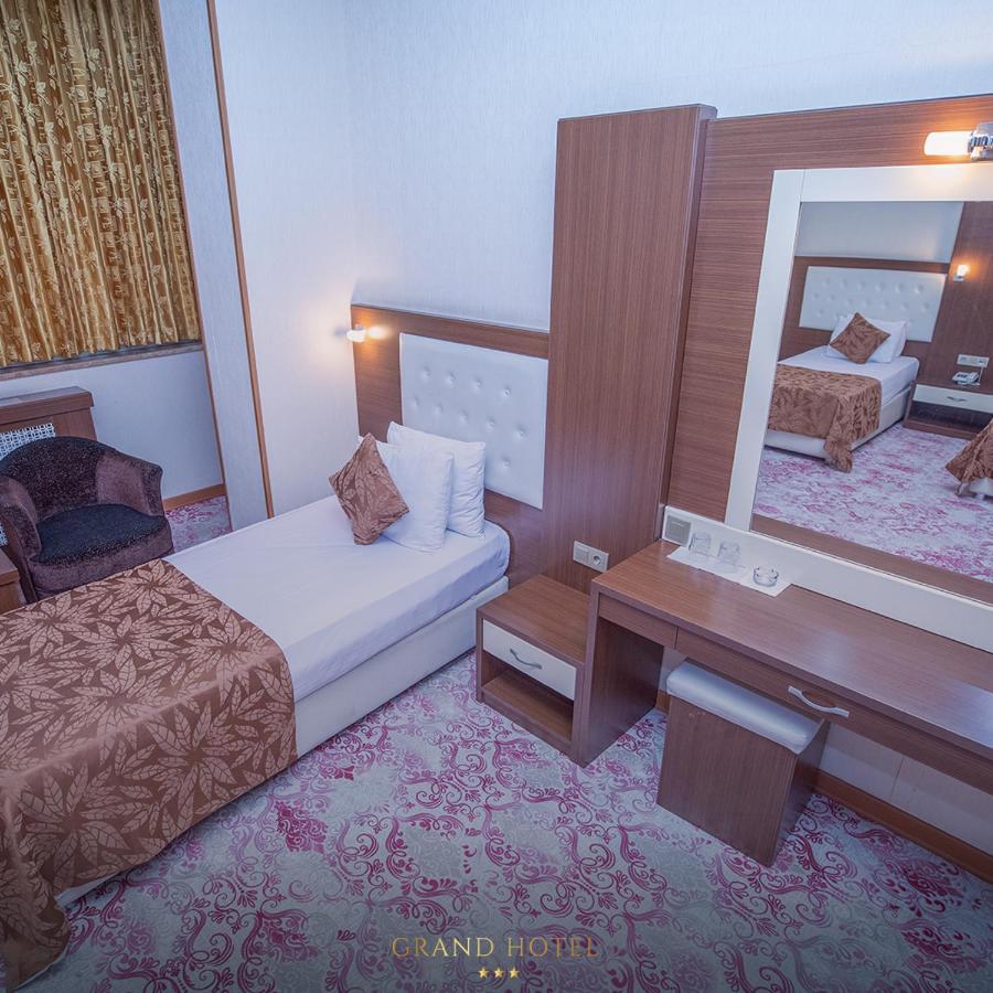 Grand Nakhchivan Hotel Bagian luar foto