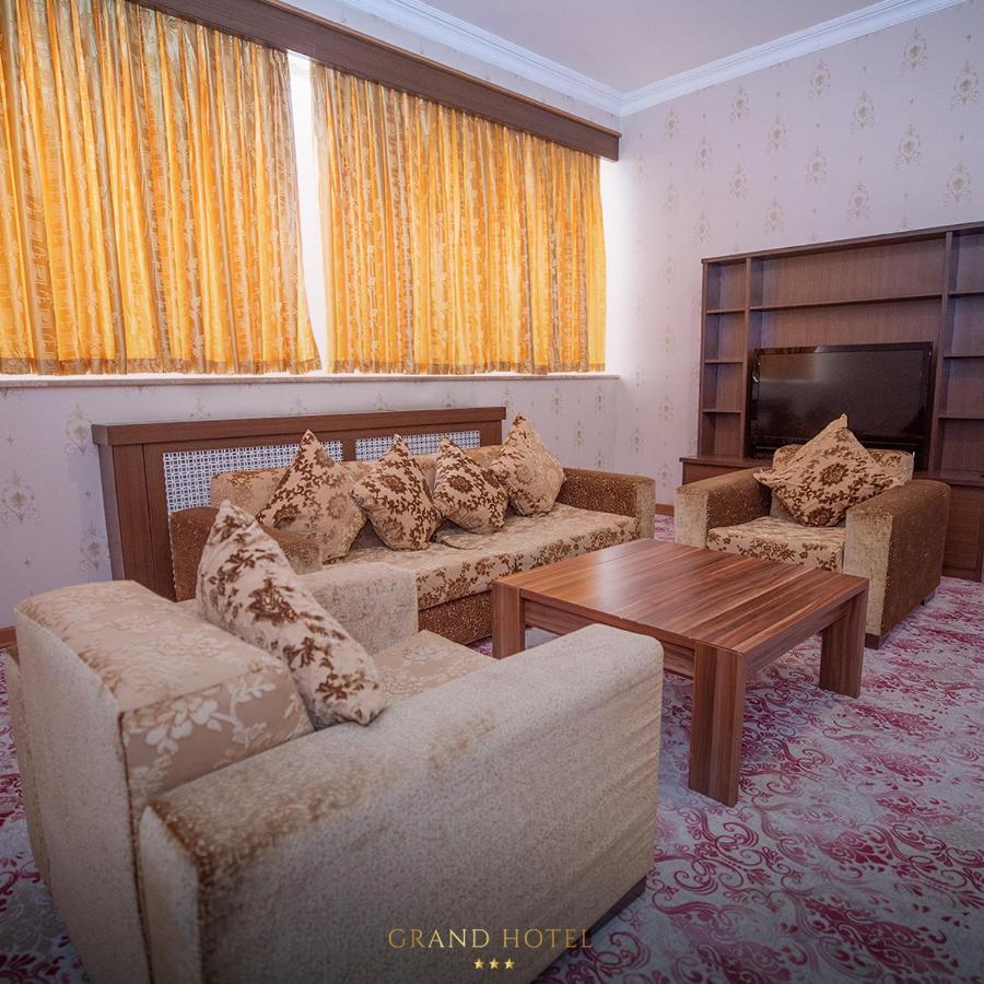 Grand Nakhchivan Hotel Bagian luar foto