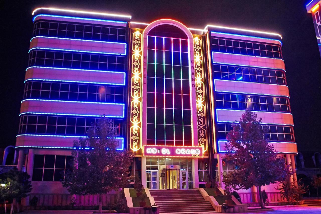 Grand Nakhchivan Hotel Bagian luar foto