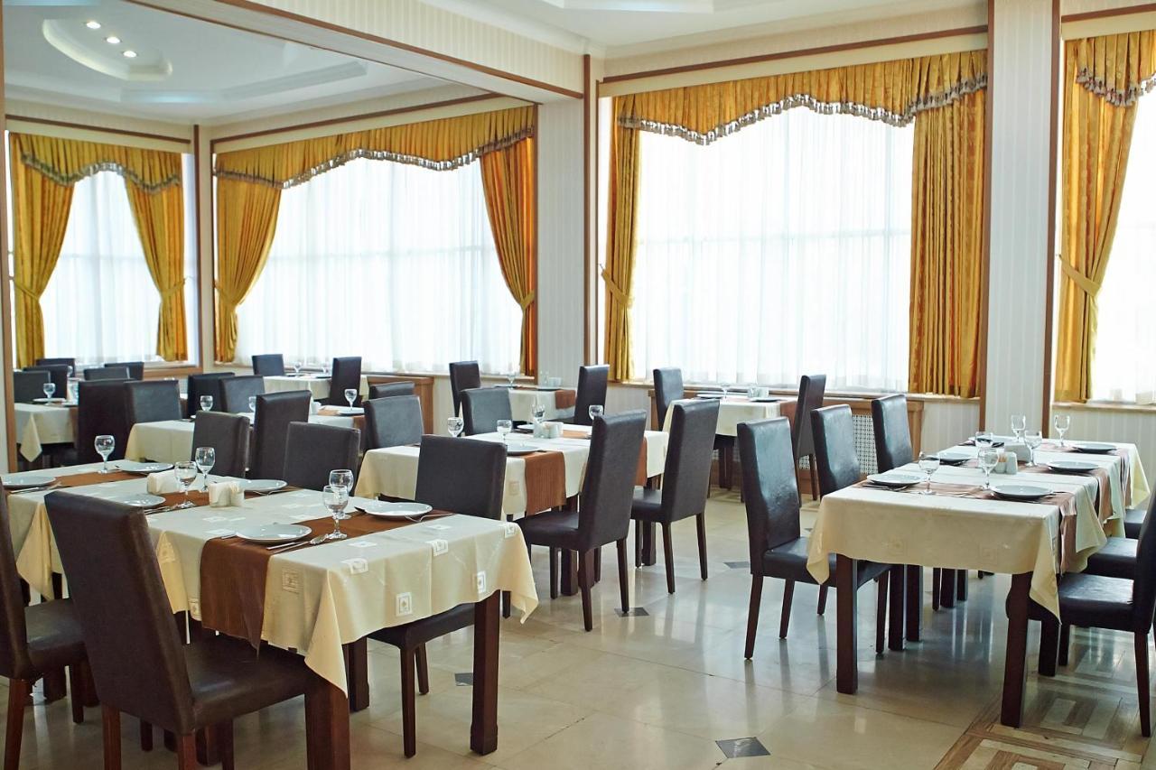 Grand Nakhchivan Hotel Bagian luar foto