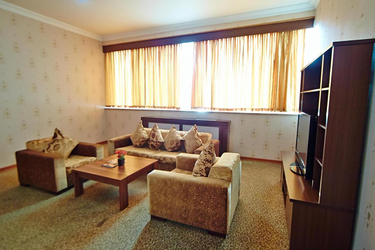 Grand Nakhchivan Hotel Bagian luar foto