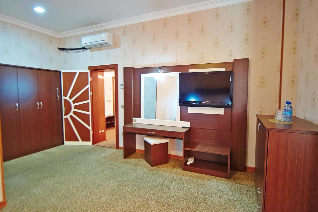 Grand Nakhchivan Hotel Bagian luar foto