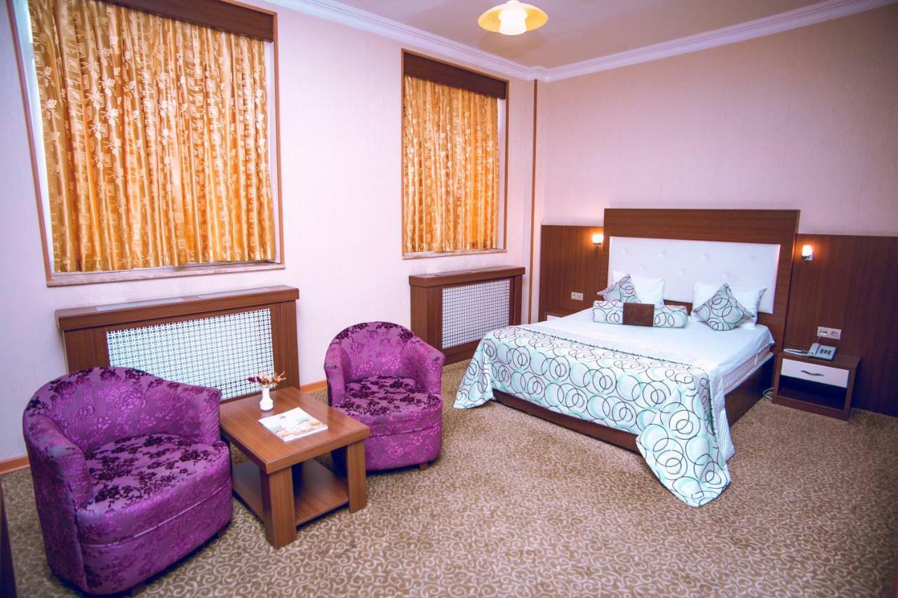 Grand Nakhchivan Hotel Bagian luar foto